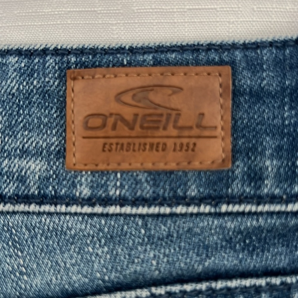 O’NEILL~Denim Shorts~Distressed - Picture 3 of 8